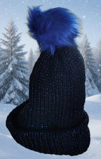 Bonnet noir pom-pom fourrure bleu