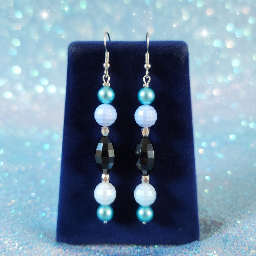 Perles bleu brillante, bleu et noir à facettes