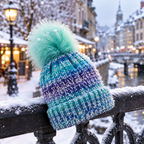 Bonnet bleu, violet, vert, blanc pompom vert pastel La fée bricole