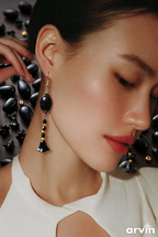 Perles noir, jaune et perle fleur noir