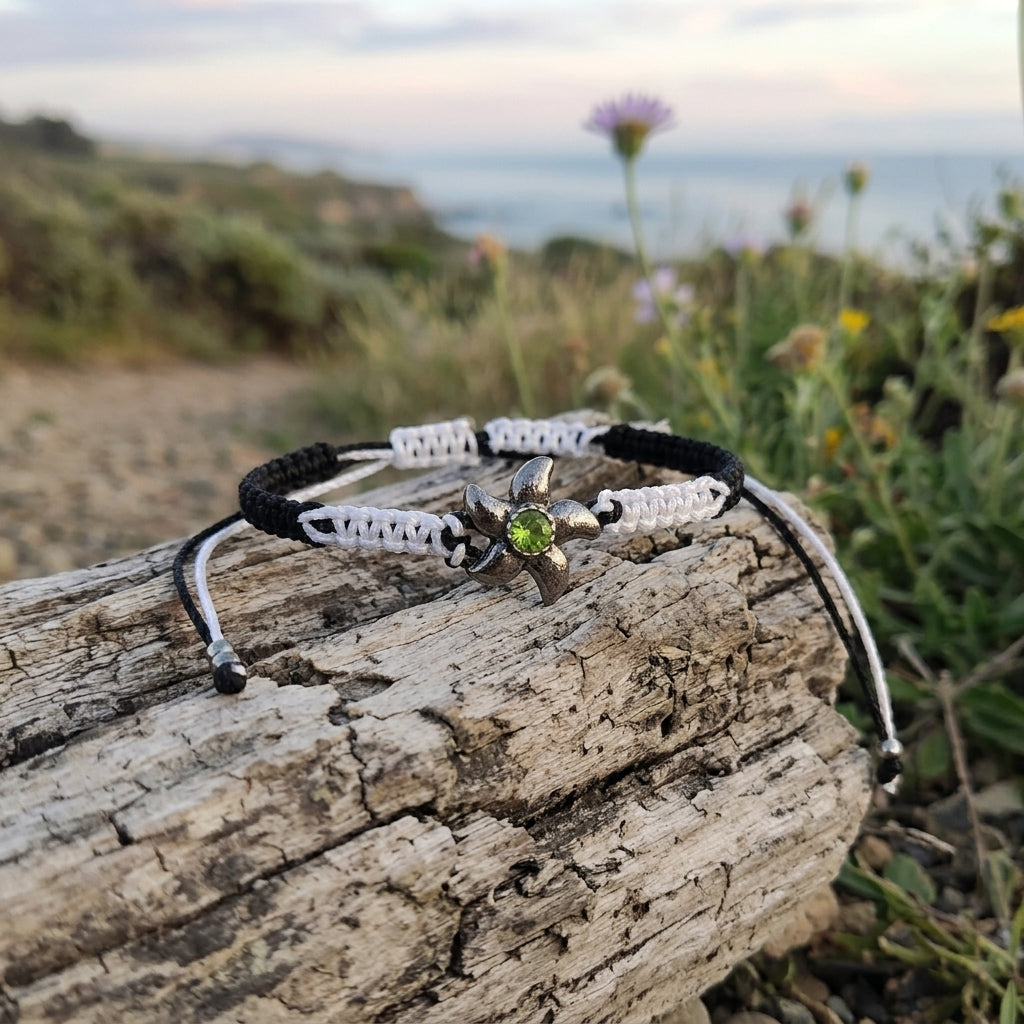 Bracelet shambala noir, blanc fleur argenté pierre vert La fée bricole