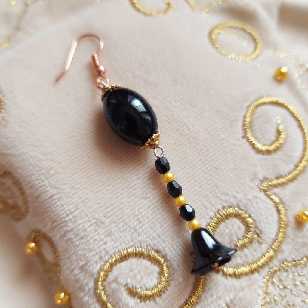 Perles noir, jaune et perle fleur noir